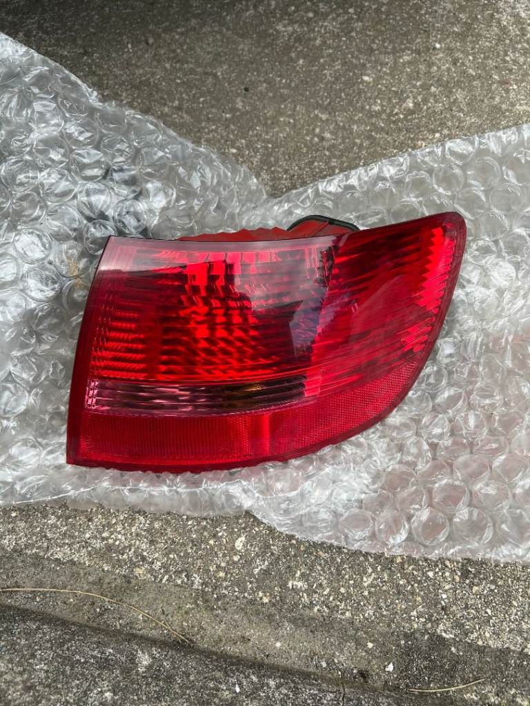 Audi A6 avant drivers side rear light unit
