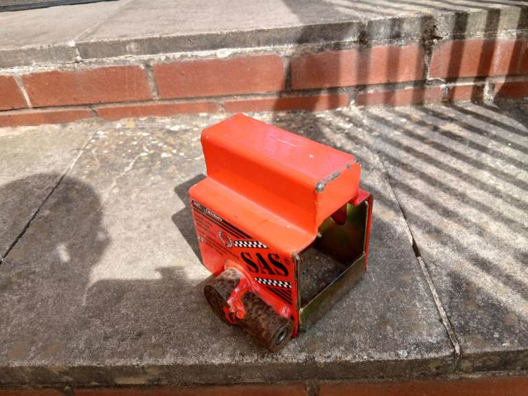 Caravan / trailer hitch lock