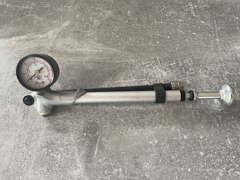 Fox shock pump
