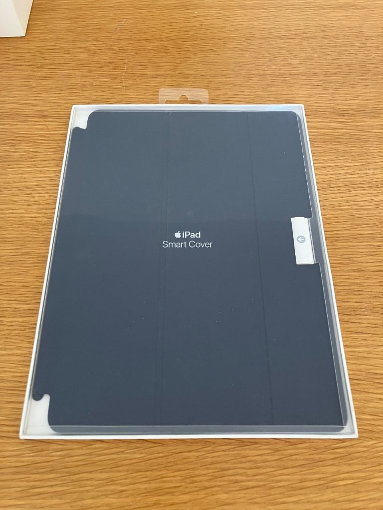 Apple iPad 6th gen Folio case unused in navy blue