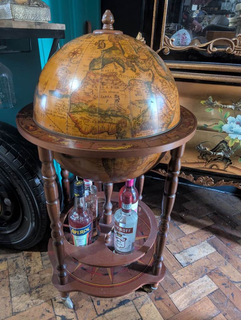 Globe drinks bar 