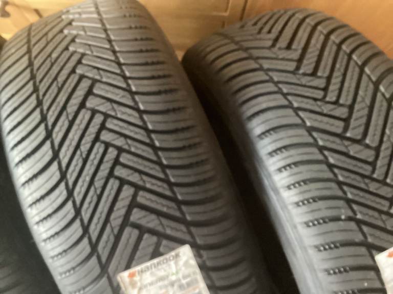 4 New Hankook Kinergy Tyres 225/55R16