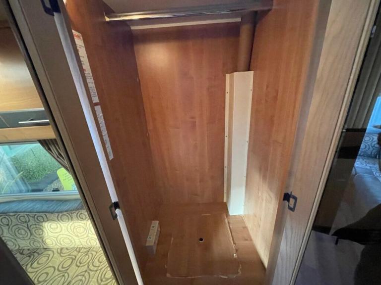 Auto-trail Arapaho 4 Berth 4 Belt End Lounge Motorhome automatic