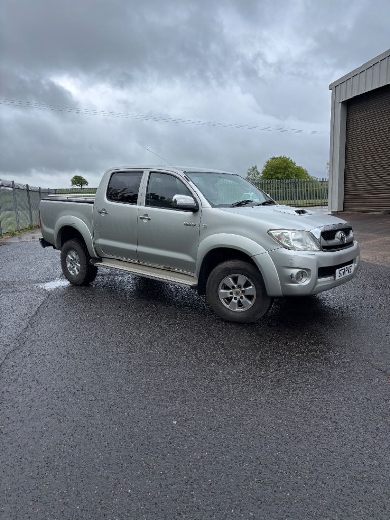 Toyota Hilux HL3 D-4D 4x4 DCB Pickup Truck 