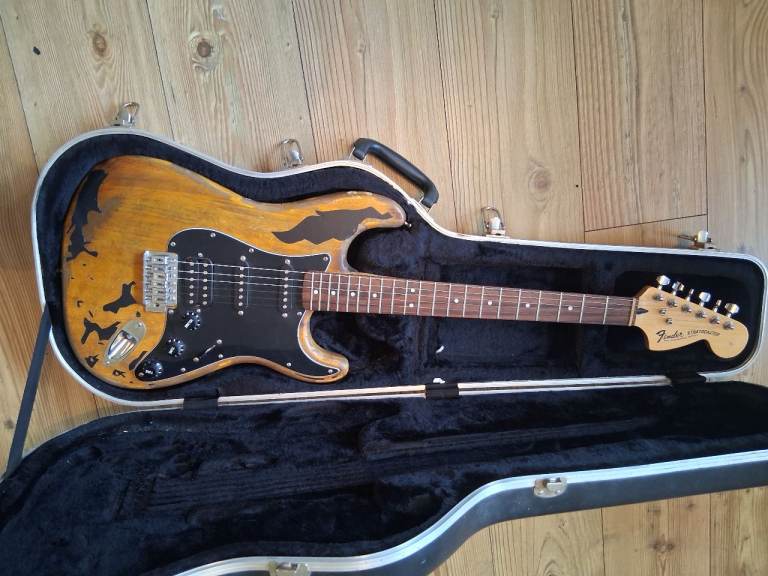 Fender Squire Relic Stratocaster with Hard Case