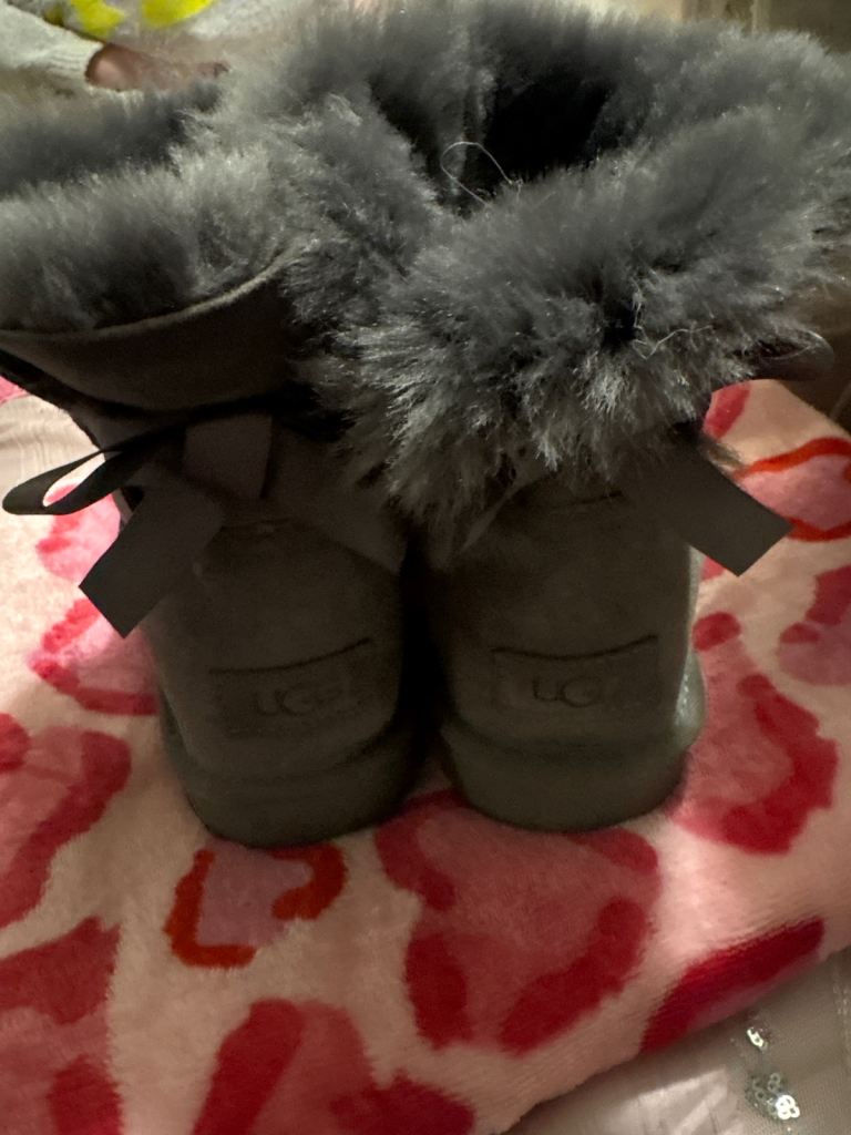 image for Ugg boot Bailey bow size 3 adult 