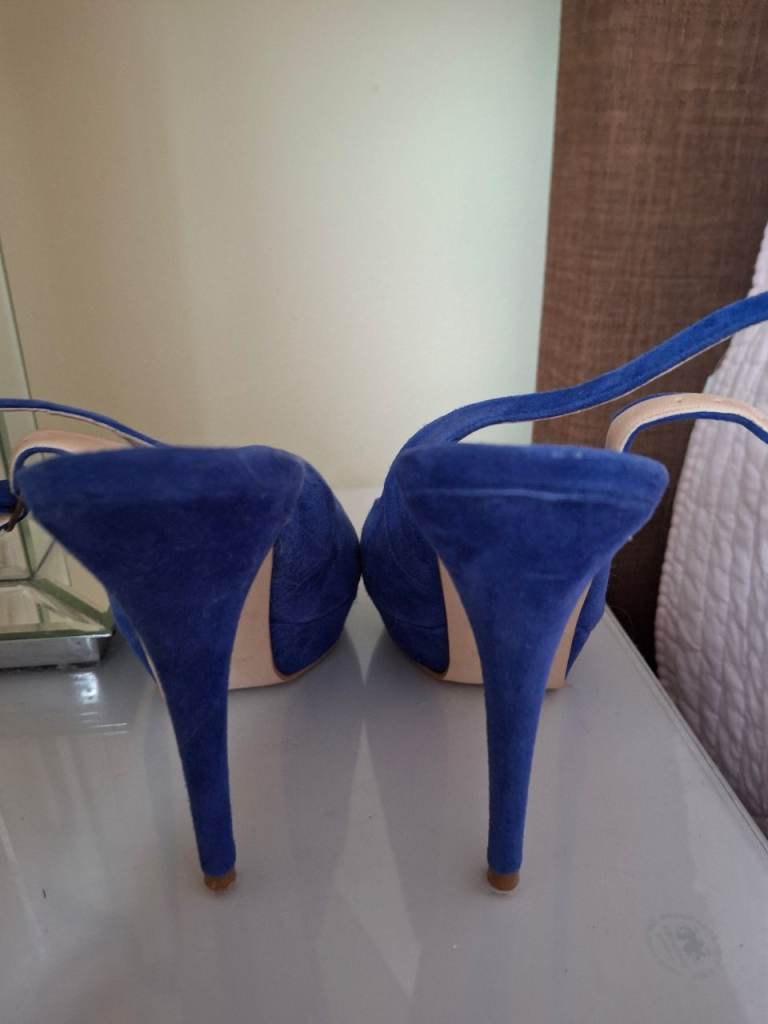 Unworn Dunne shoes with matching clutch bag