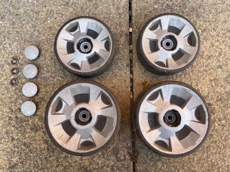 Genuine Bosch Universal Rotak Lawn Mower Wheels - Front & Rear Set