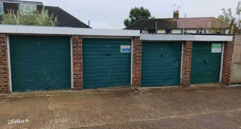 Garage to rent in Gillingham (ME8) | Stashbee
