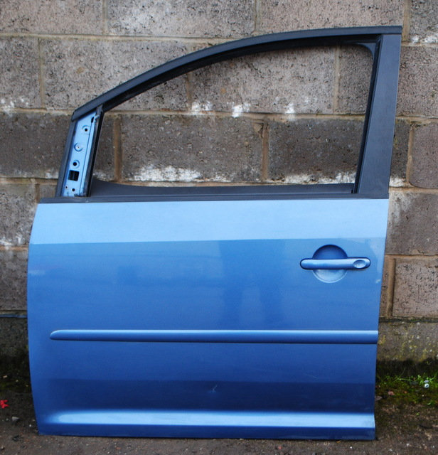 2011 VW TOURAN MK2 FRONT PASSENGER SIDE COMPLETE DOOR