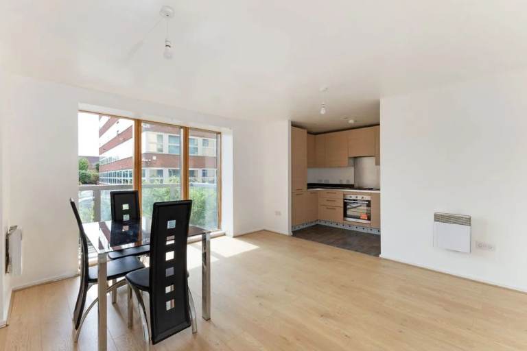 2 Bed Flat, Westgate House, TW7 4AS