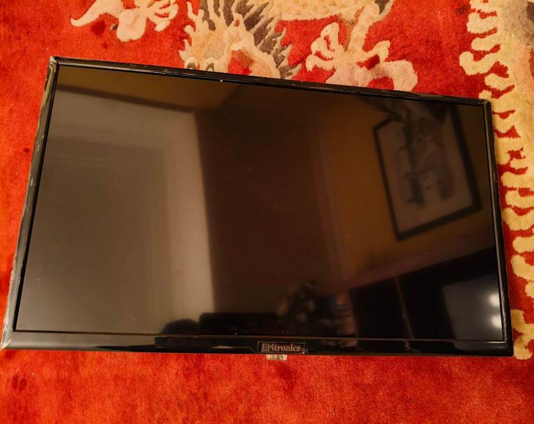 24" led TV on swivel bracket caravan campervan 