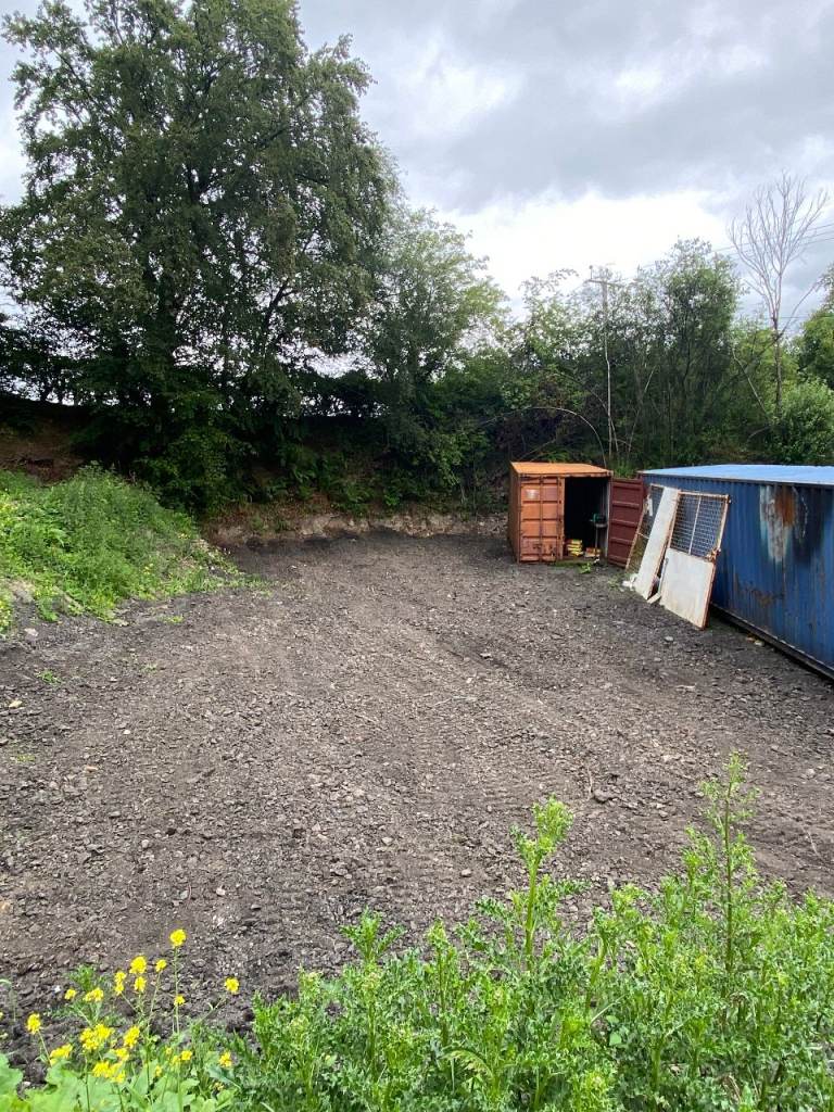 Small yard to let