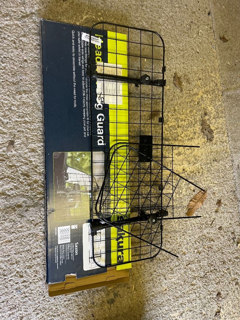 Pet shelf between car and boot