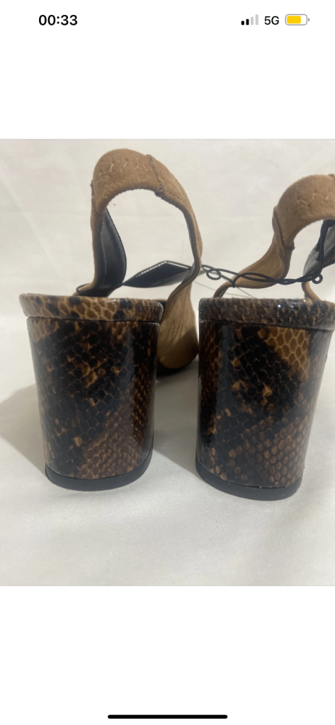 Women’s size 8 ankle boots suede tagged  