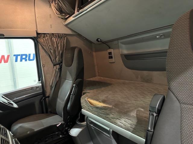 DAF XF 460 6x2 Sleeper Cab Tractor Unit