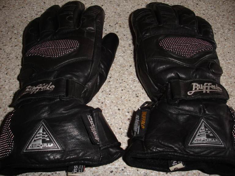 Motorcycle gloves