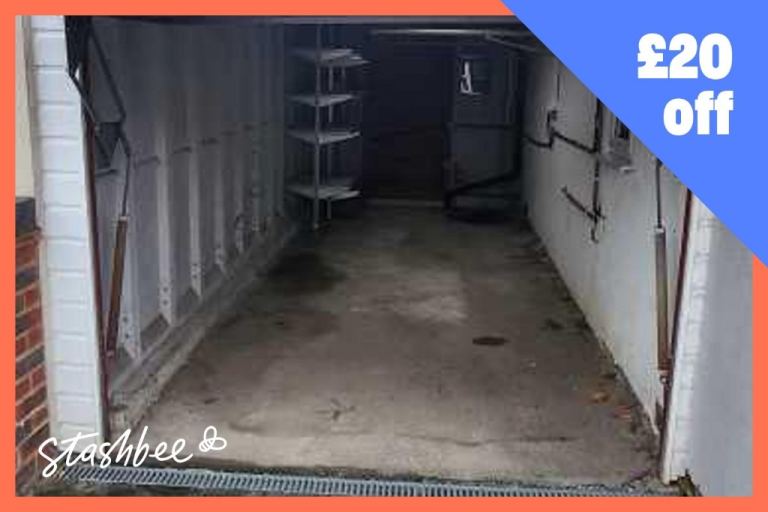 Garage to rent in Hornchurch (RM12) | Stashbee