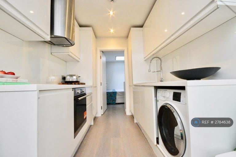 2 bedroom flat in Englewood Road, London, SW12 (2 bed) (#2784638)