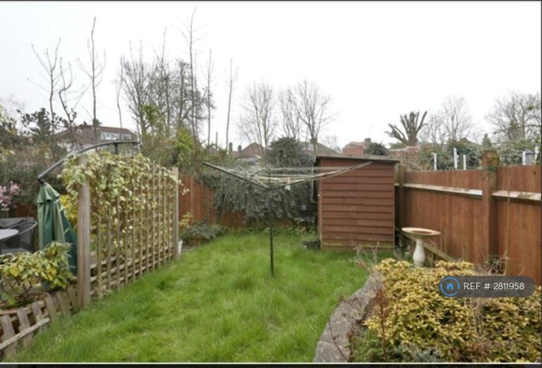 2 bedroom flat in Huntly Drive, London, N3 (2 bed) (#2811958)