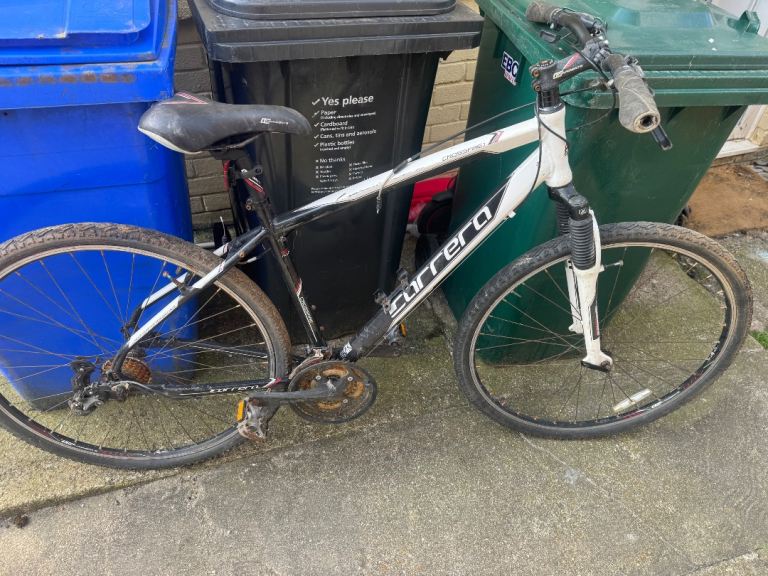 Carrera crossfire 19inch frame (nice frame) 28inch wheels  Chain and brakes are missing Need space 