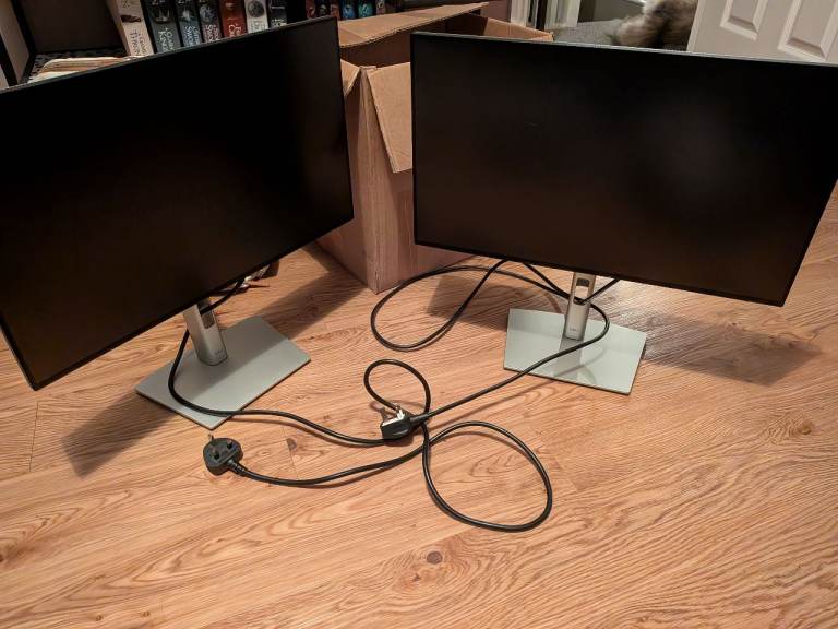 2x Dell 24inch U2422H Monitors 