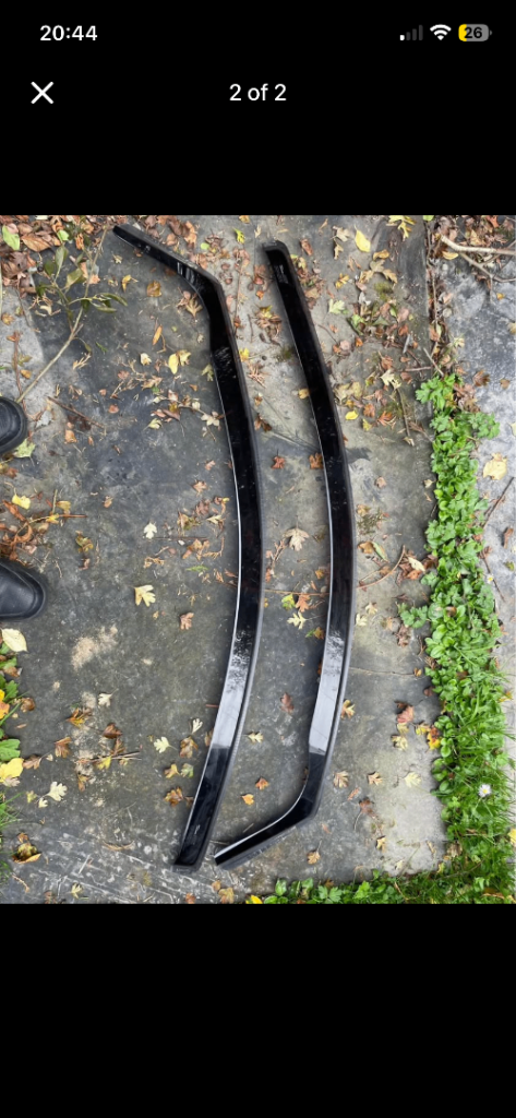 Wind deflectors for a Renault Clio 