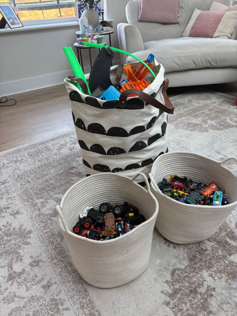 70+ Hot Wheels Cars with Track - Brilliant Deal