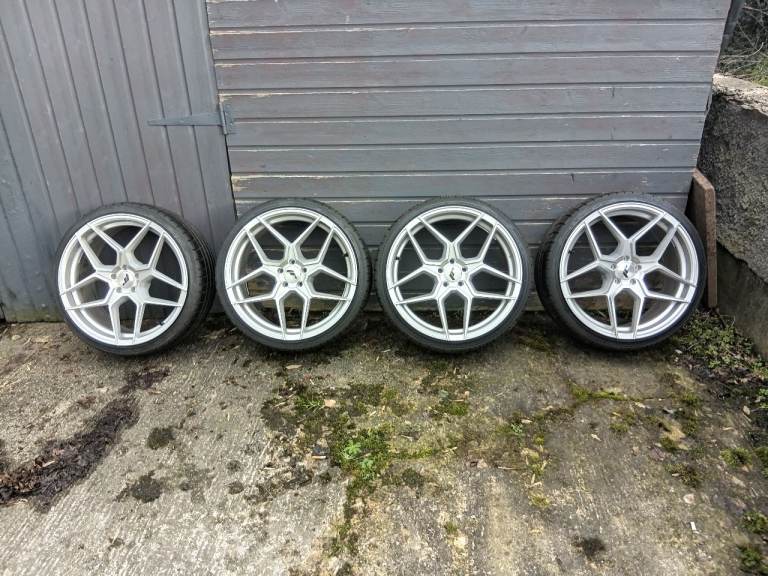 19" 5/100 ,mint alloys and tyres 