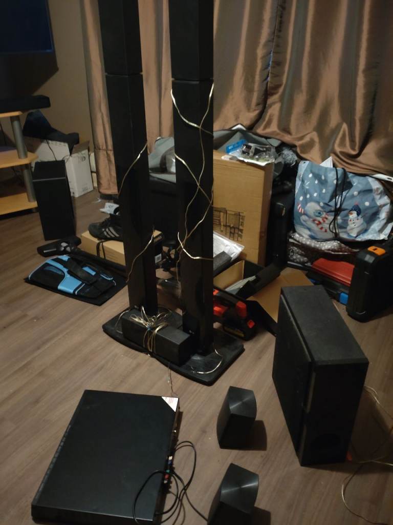 3d 2d projector and 3d 2d LG 5.1 Bluray player 