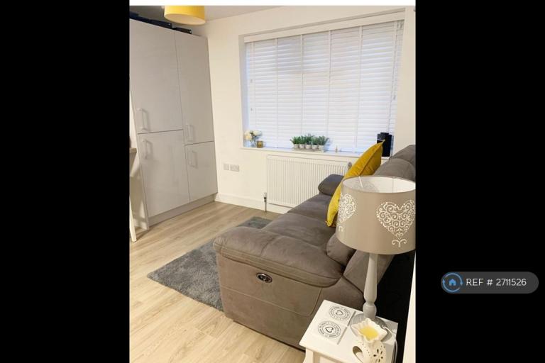 2 bedroom flat in Marie Court, Bournemouth, BH9 (2 bed) (#2711526)