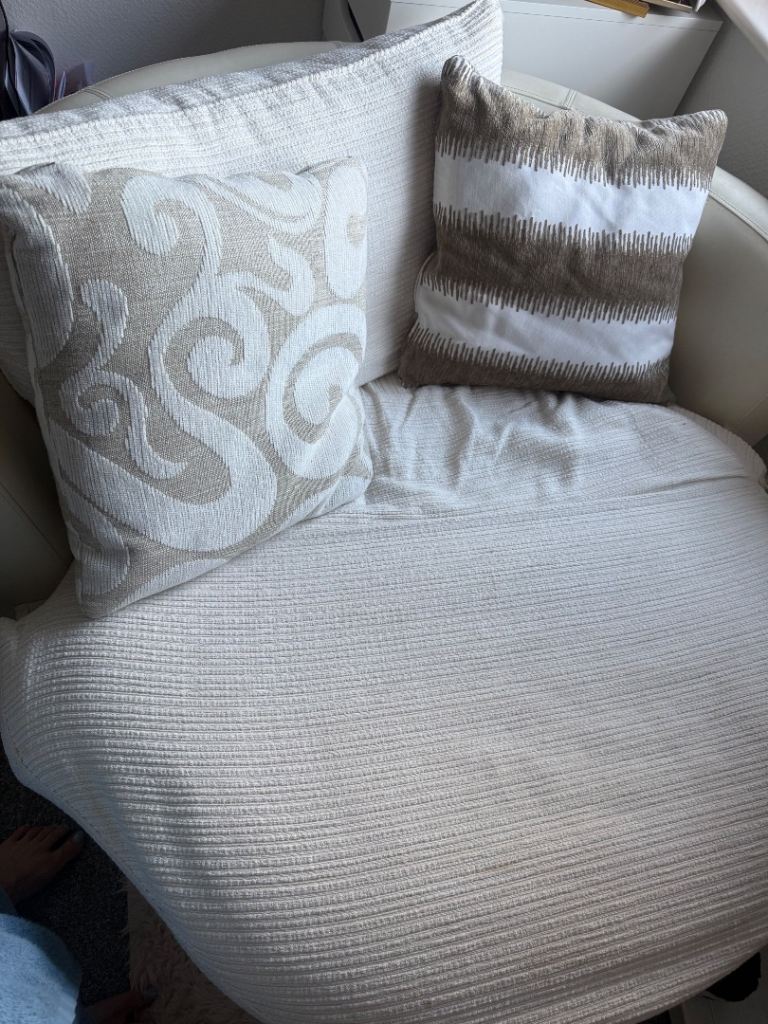 Cream Swivel Cuddle Chair with Cushions – Good Condition