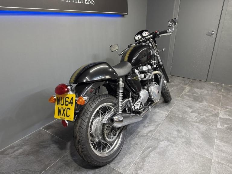 2014 TRIUMPH THRUXTON 900 MODERN RETRO STYLE MOTORCYCLE CAFE RACER