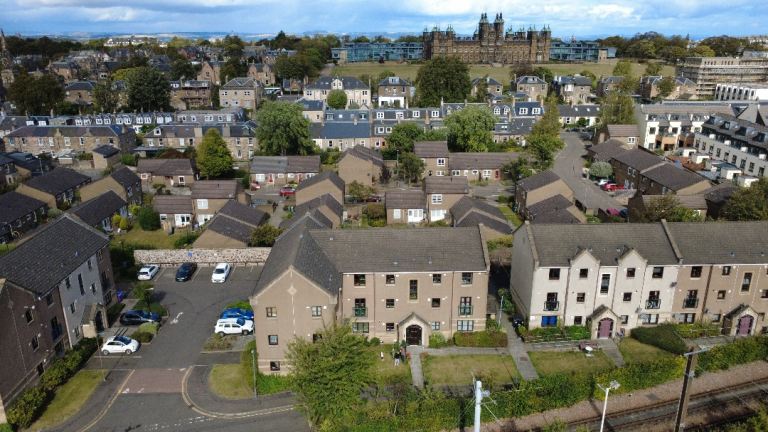 Centrally located 2 bedroom apartment with private parking