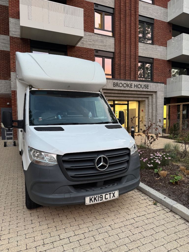 Professional London Man And Van Removal Service Dagenham - Crown Removal 