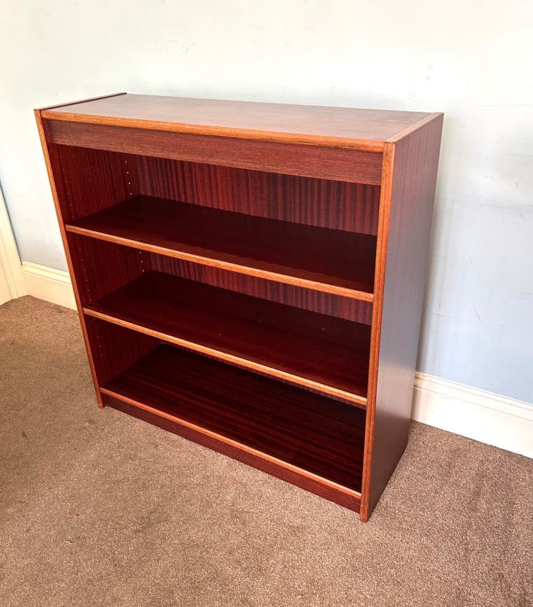 Oak Bookcase 2 Adjustable Shelves  H36.5in/92cm W36in/91cm D12in/30cm Good condition  J159