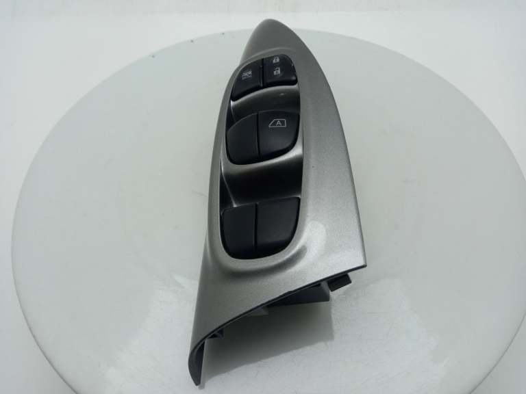 Nissan Juke Electric Window Switch 2010-2019 5 Door Hatchback