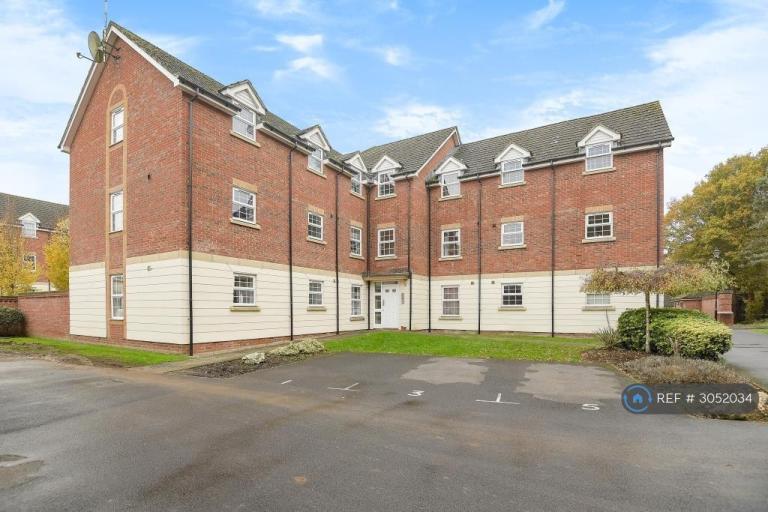 2 bedroom flat in Mandarin Drive, Newbury, RG14 (2 bed) (#3052034)
