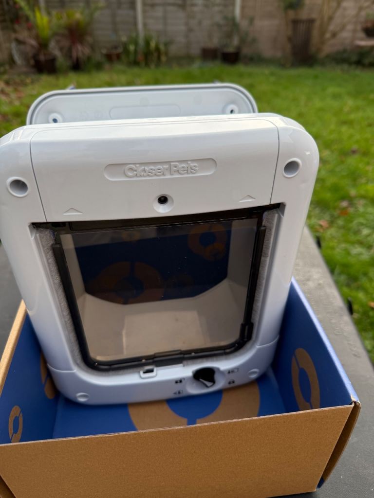 Brand new Cat flap