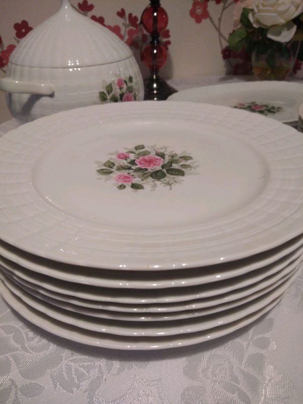 HutschenreutherLucina Rosina Dinner Service 