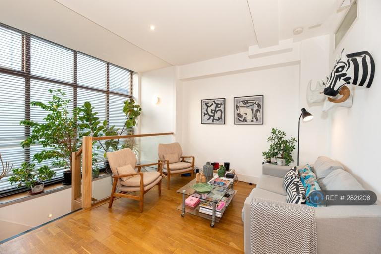 1 bedroom flat in Garratt Lane, London, SW18 (1 bed) (#2821208)