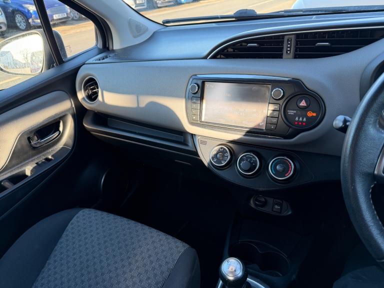 2015 Toyota Yaris 1.33 VVT-i Icon 5dr HATCHBACK Petrol Manual