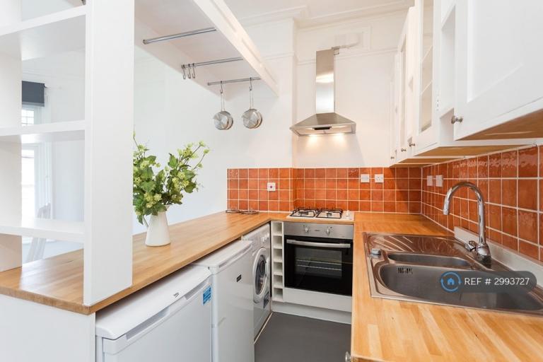 2 bedroom flat in Streatham, London, SW16 (2 bed) (#2993727)