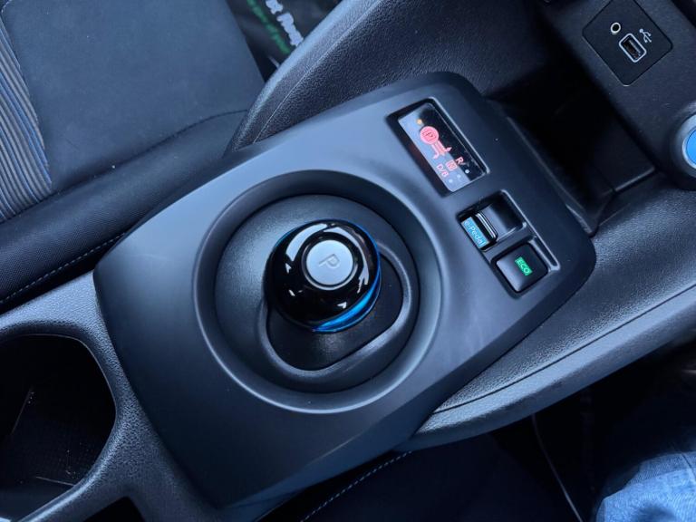  Nissan Leaf 40kWh Acenta Auto 5dr Electric Automatic