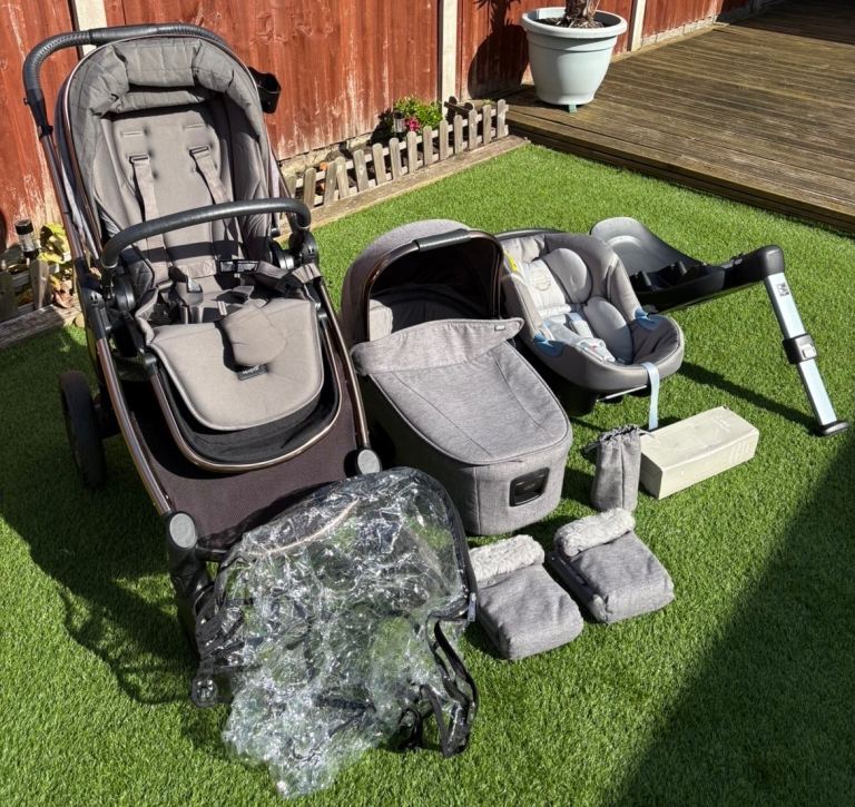 Mamas & Papas Ocarro Luxe Rose Gold & Grey Pram Bundle System Signature Edition
