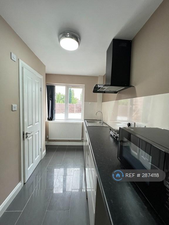 6 bedroom house in Charter Avenue, Coventry, CV4 (6 bed) (#2874118)