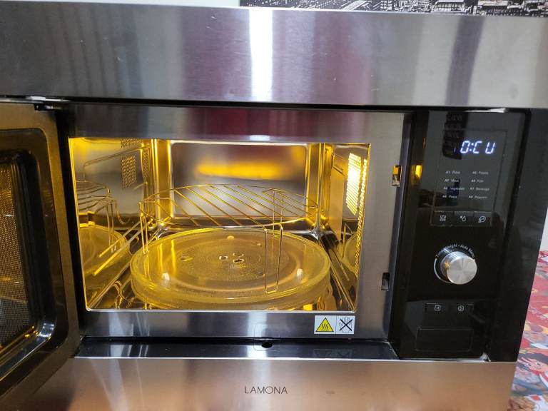 Lamona Microwave Oven with Grill Integrated