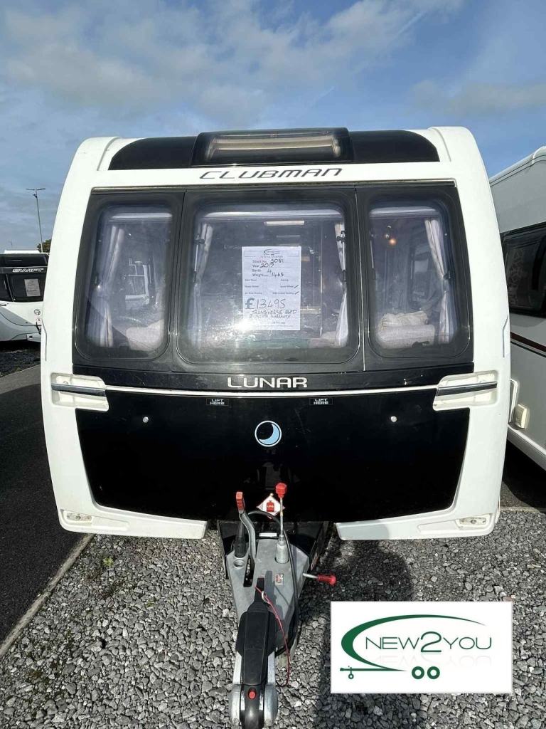 2017 Lunar Clubman SI 4 Berth TRANSVERSE BED Caravan - STOCK S081