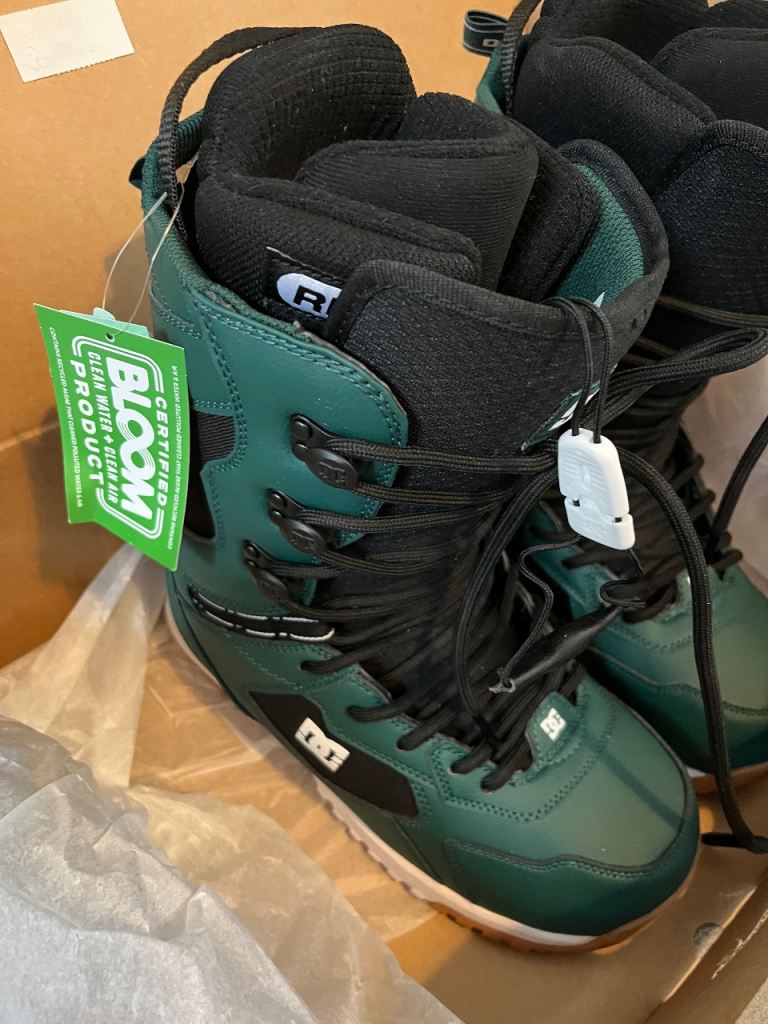 image for DC Snowboard Boots Mutiny Size 8 BNIB Never used Dark Green