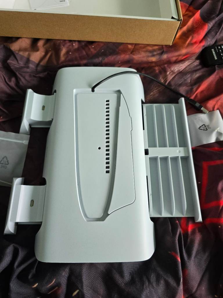 KIWI Design RGB Cooling Dock for Console - White, Good Condition